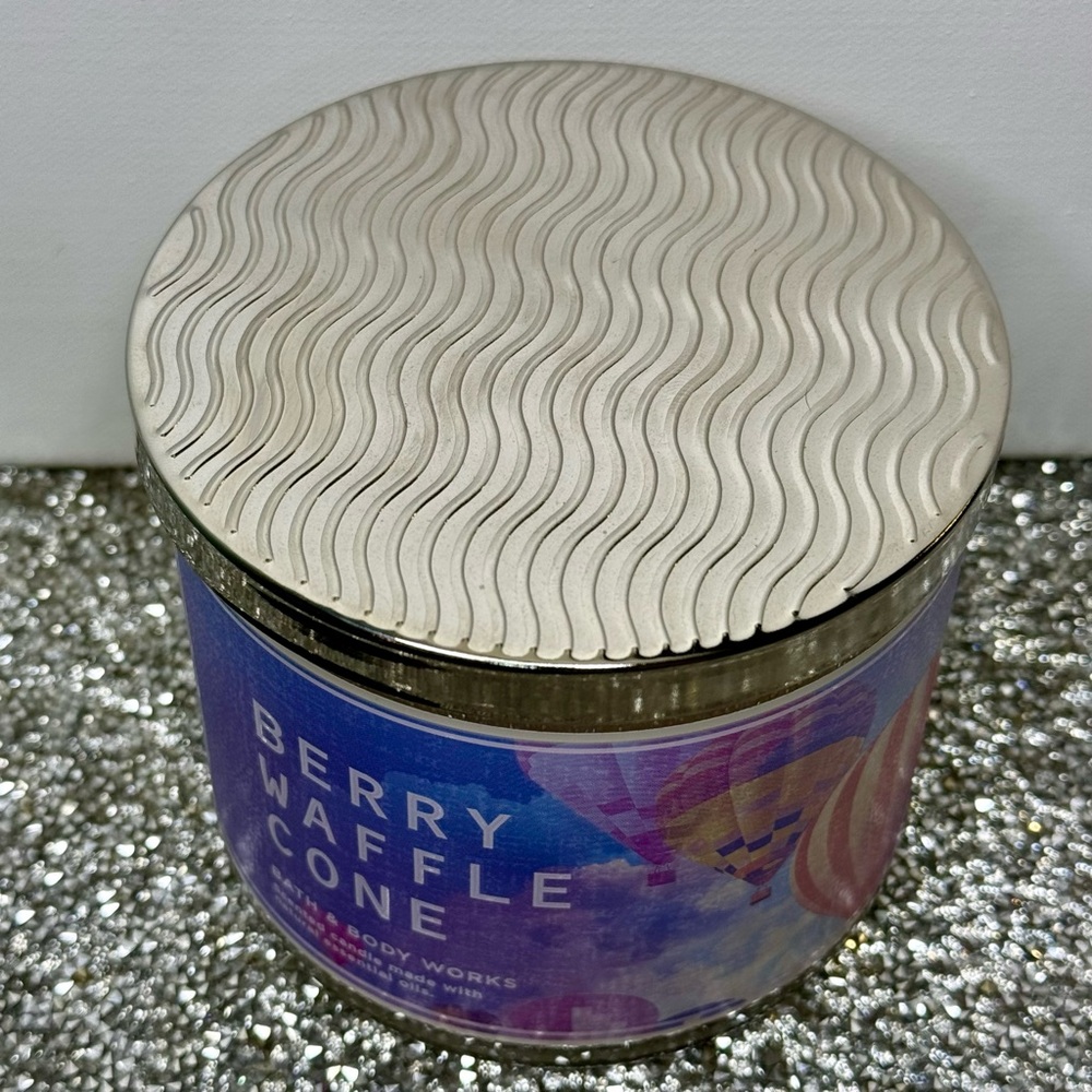 Bath and Body Works 3 Wick Candle Berry Waffle Cone Limited Edition NWT - Picture 2 of 6